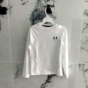 NWT Under Armour Youth XS HeatGear Long Sleeve Shirt – Fitted Performance Top